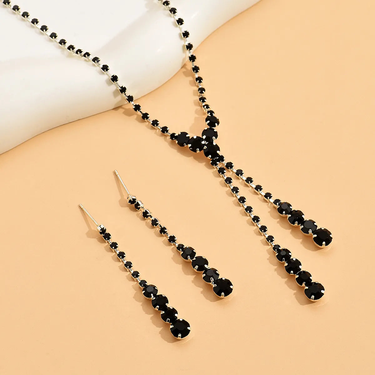 Simple Style Commute Solid Color Alloy Inlay Rhinestones Women's Jewelry Set