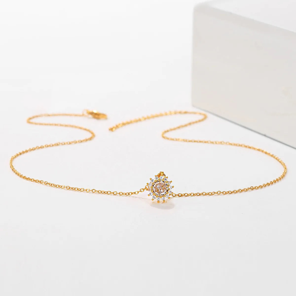 Simple Style Commute Solid Color Copper 18k Gold Plated Zircon Pendant Necklace In Bulk