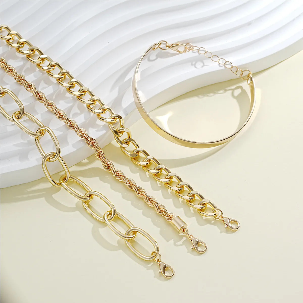 Simple Style Commute Solid Color Gold Plated Alloy Wholesale Bracelets