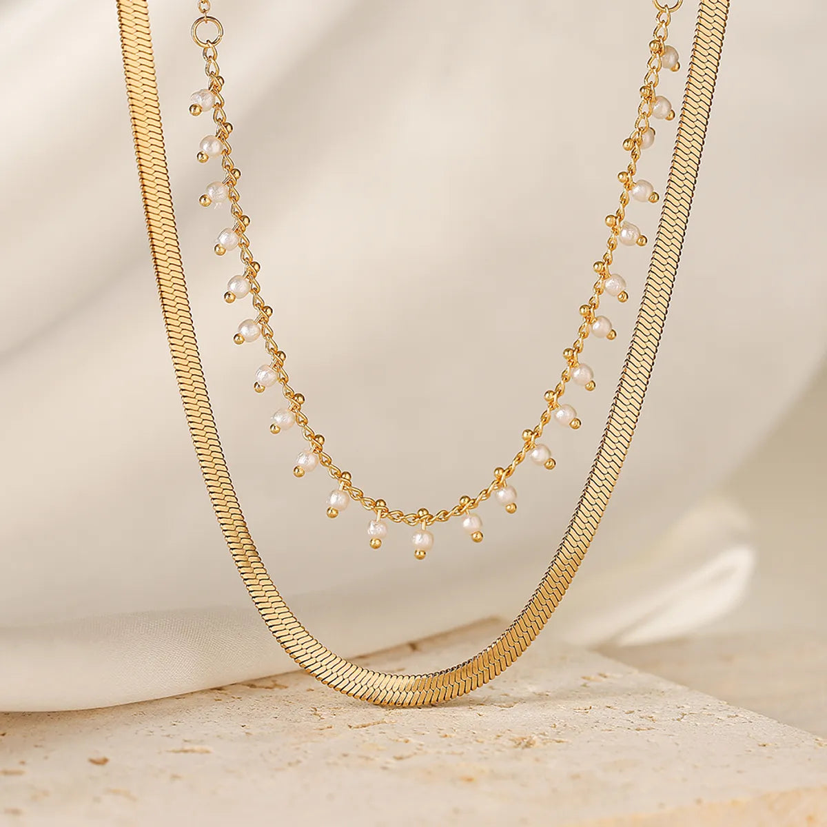 Simple Style Commute Solid Color Titanium Steel Beaded Plating 18k Gold Plated Layered Necklaces Pendant Necklace