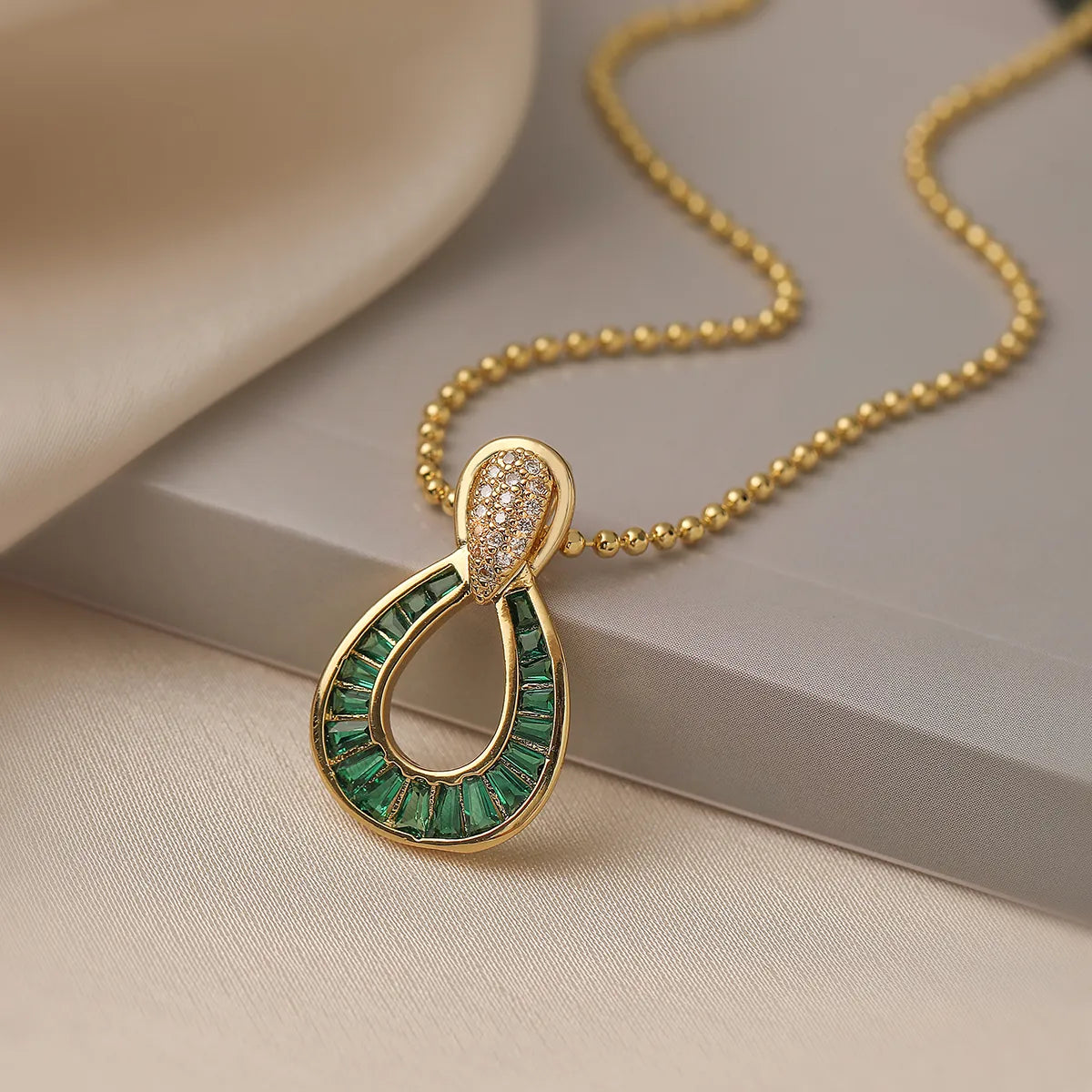 Simple Style Commute Water Droplets Copper 18k Gold Plated Zircon Pendant Necklace In Bulk