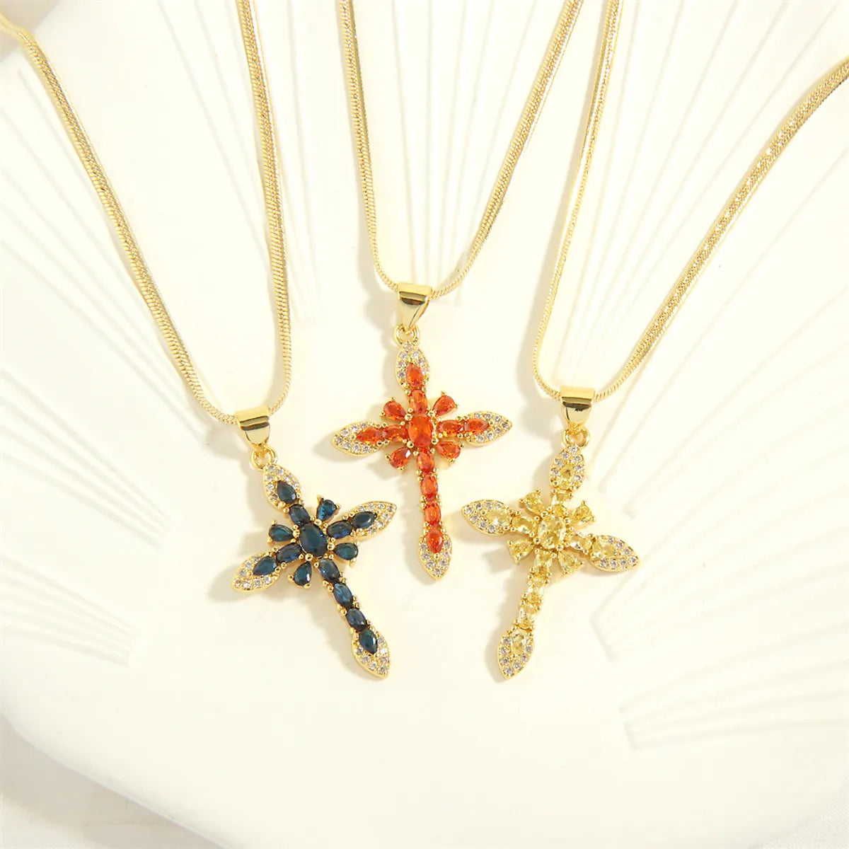 Simple Style Cross Copper 18k Gold Plated Zircon Pendant Necklace In Bulk