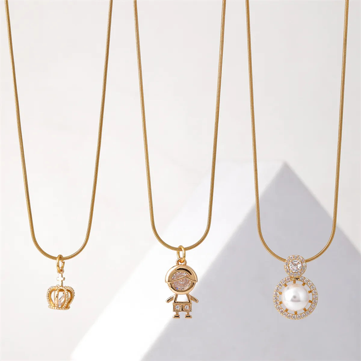 Simple Style Crown Stainless Steel Copper Plating Inlay Pearl Zircon Gold Plated Pendant Necklace