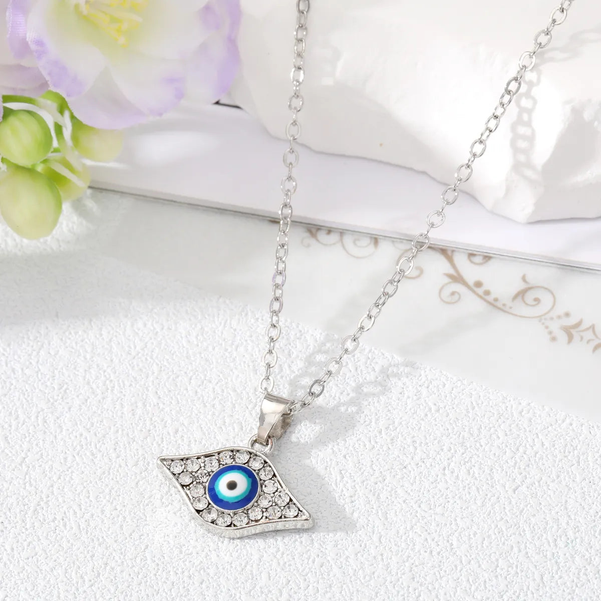 Simple Style Devil'S Eye Alloy Plating Rhinestones Pendant Necklace 1 Piece