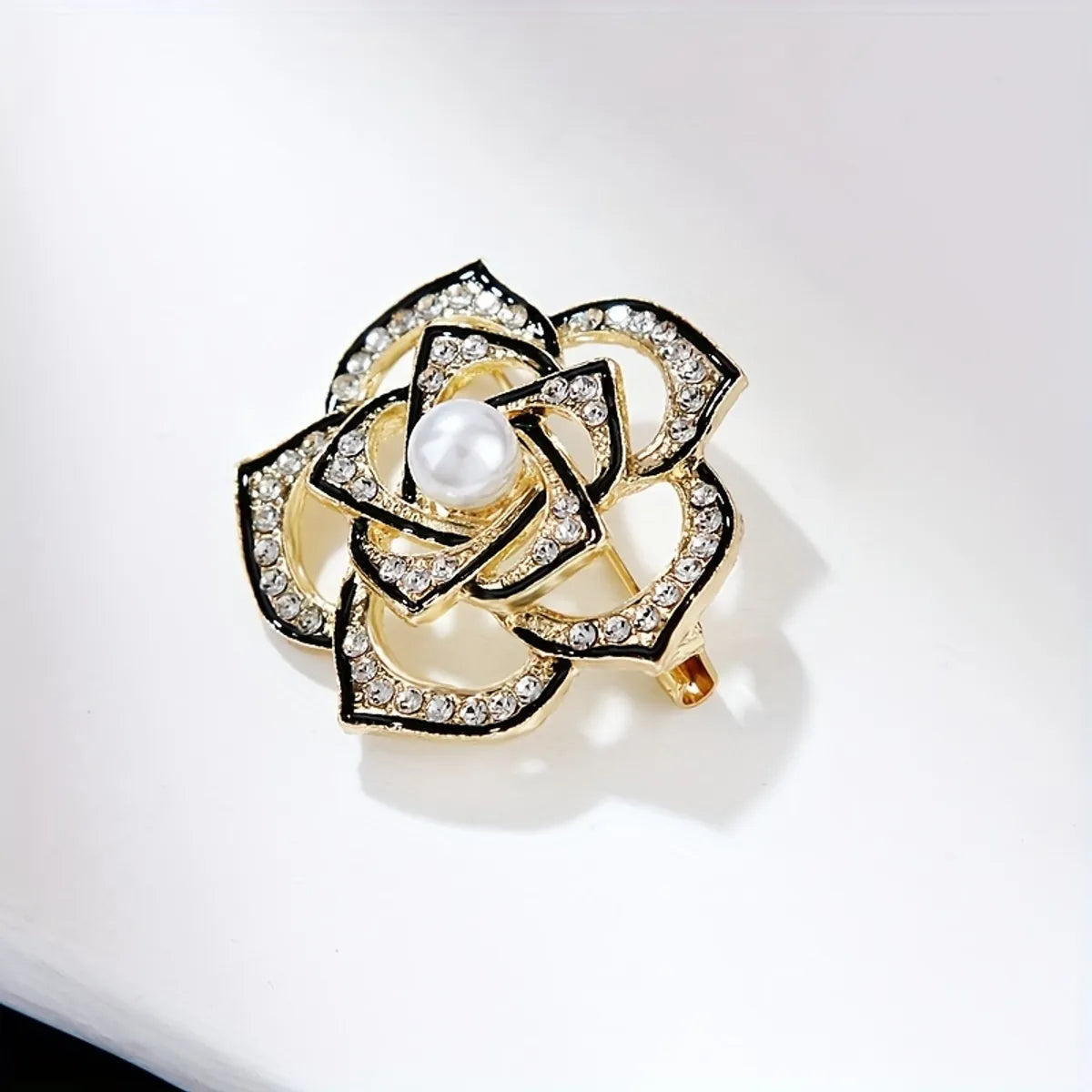 Simple Style Flower Alloy Inlay Rhinestones Women'S Brooches 1 Piece