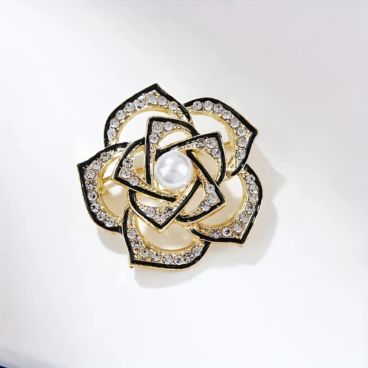 Simple Style Flower Alloy Inlay Rhinestones Women'S Brooches 1 Piece