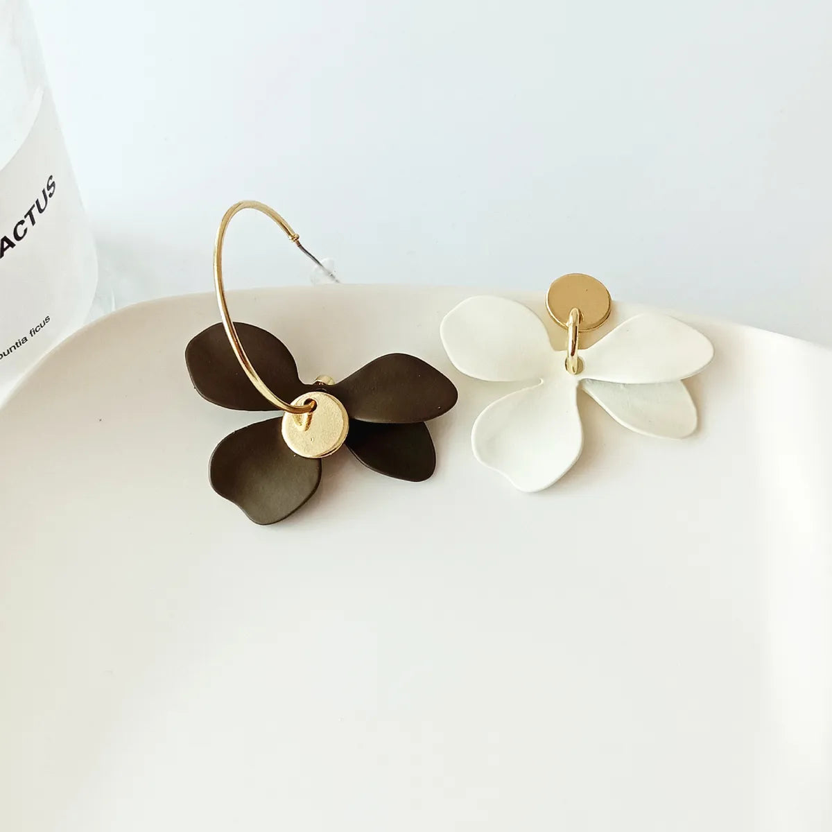 Simple Style Flower Alloy Stoving Varnish Earrings 1 Pair