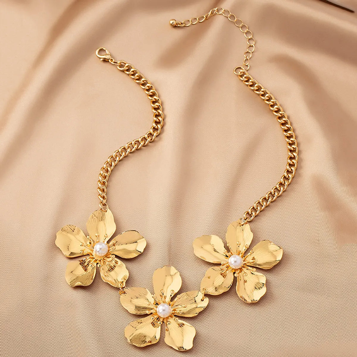 Simple Style Flower Gold Plated Alloy Wholesale Pendant Necklace