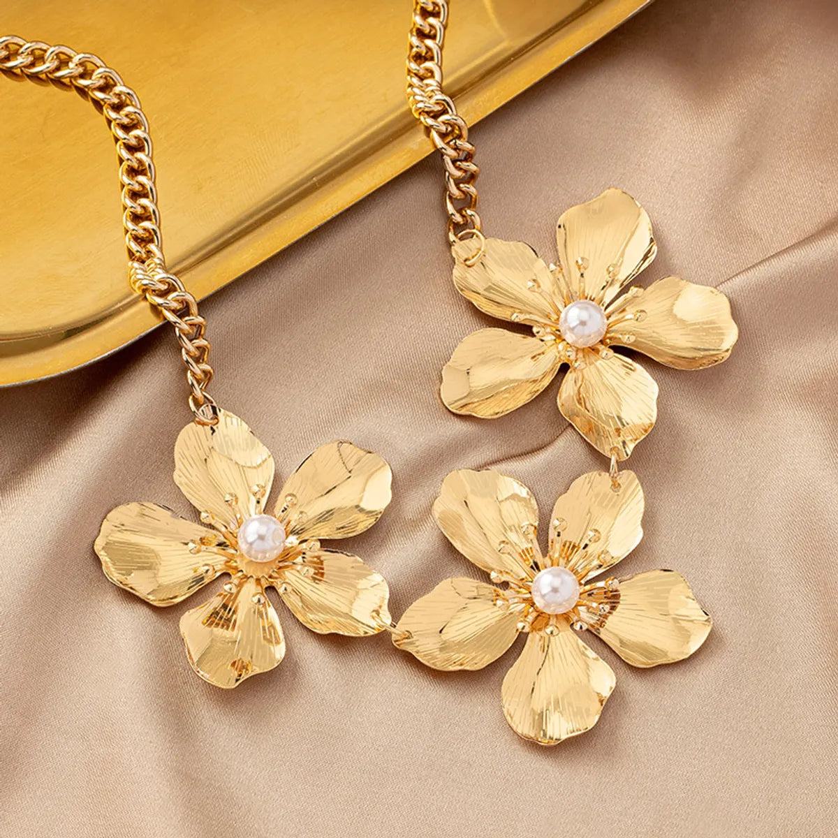 Simple Style Flower Gold Plated Alloy Wholesale Pendant Necklace