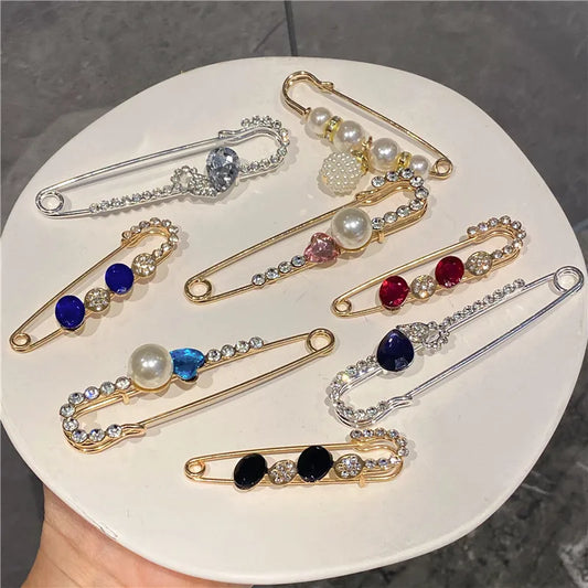 Simple Style Flower Metal Inlay Artificial Pearls Artificial Diamond Women'S Brooches