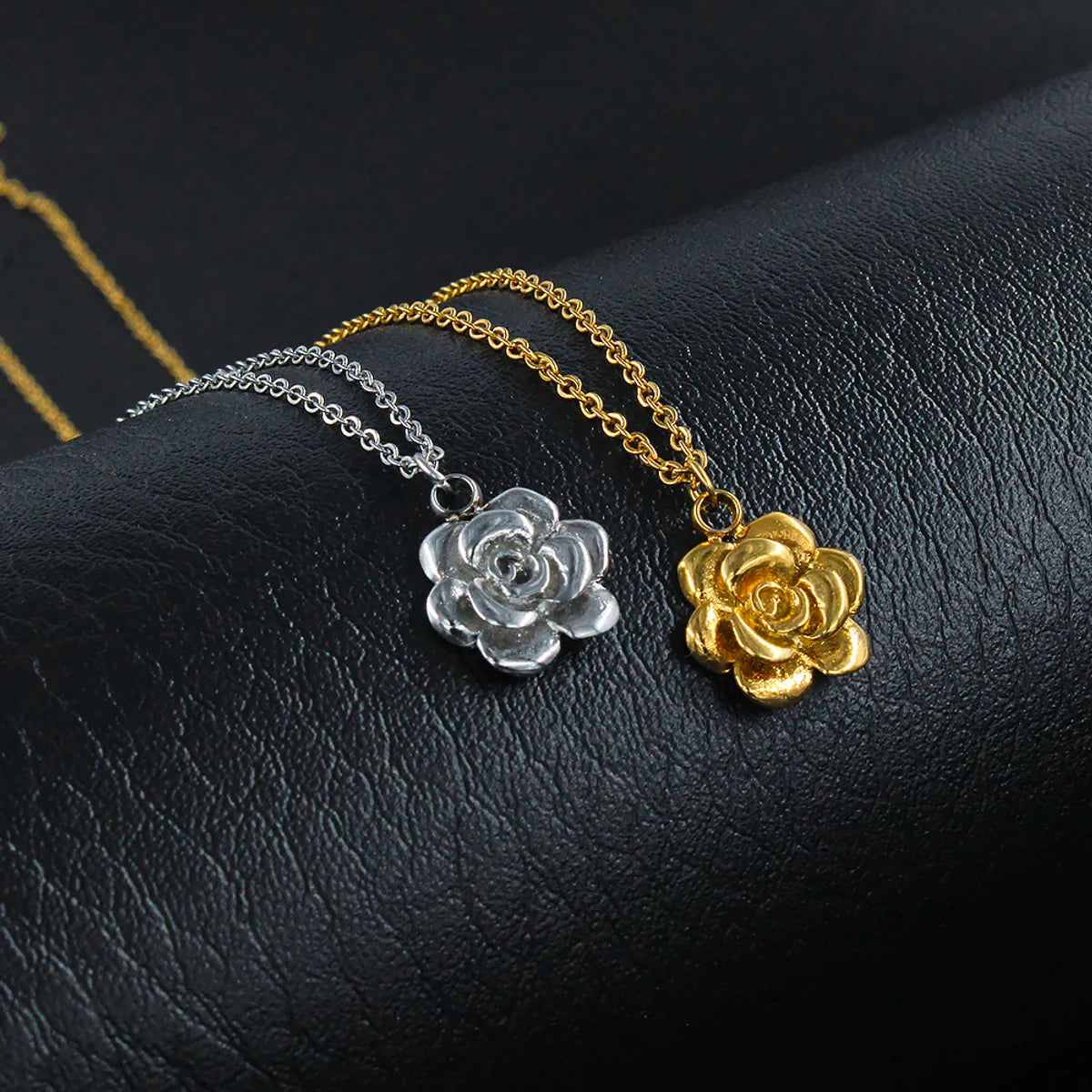 Wholesale Jewelry Simple Style Flower 304 Stainless Steel 667 Stainless Steel 18K Gold Plated Plating Necklace