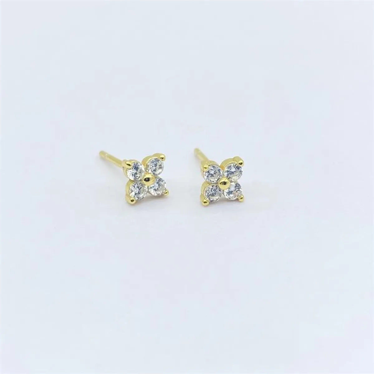 Simple Style Flower Sterling Silver Inlay Artificial Diamond Ear Studs 1 Pair