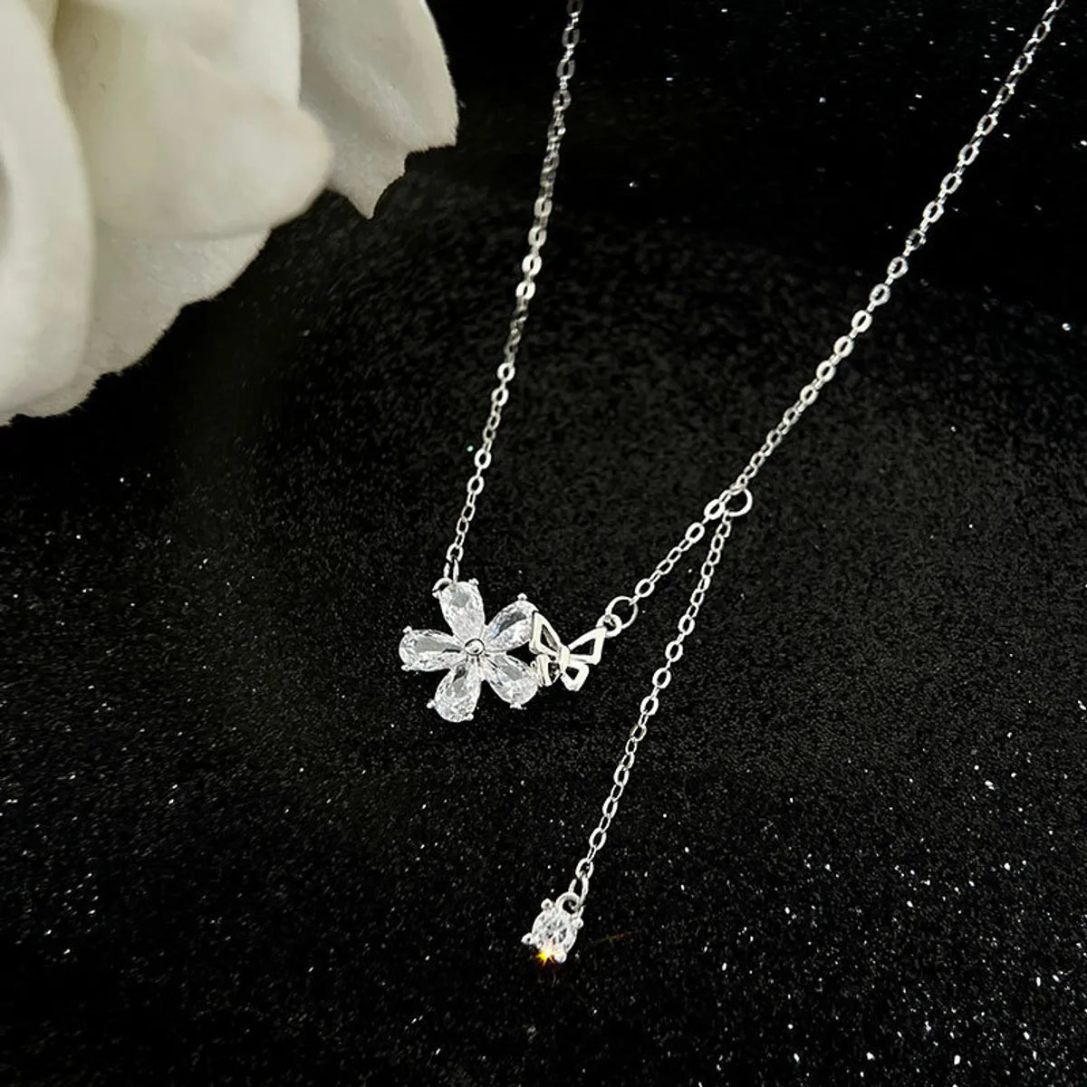 Simple Style Flower Sterling Silver Inlay Zircon Pendant Necklace