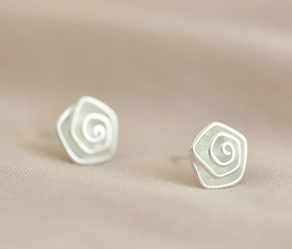 Simple Style Flower Plating Copper Ear Studs