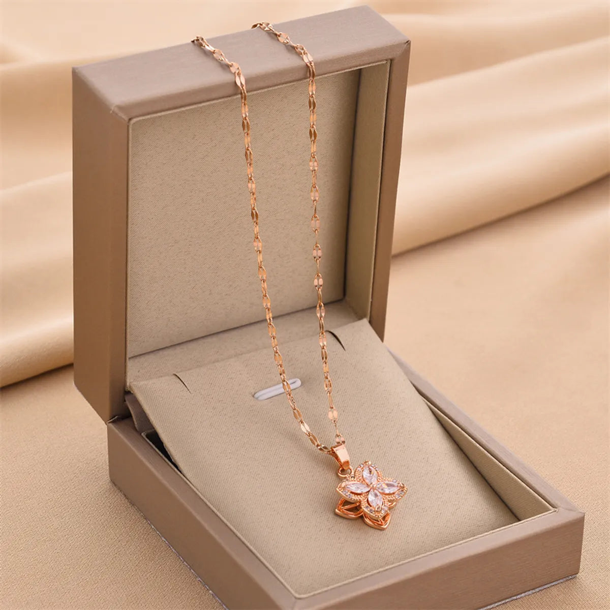 Simple Style Flower Titanium Steel Inlaid Zircon Pendant Necklace