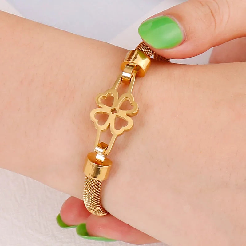 Simple Style Four Leaf Clover 304 Stainless Steel 18K Gold Plated Bangle In Bulk