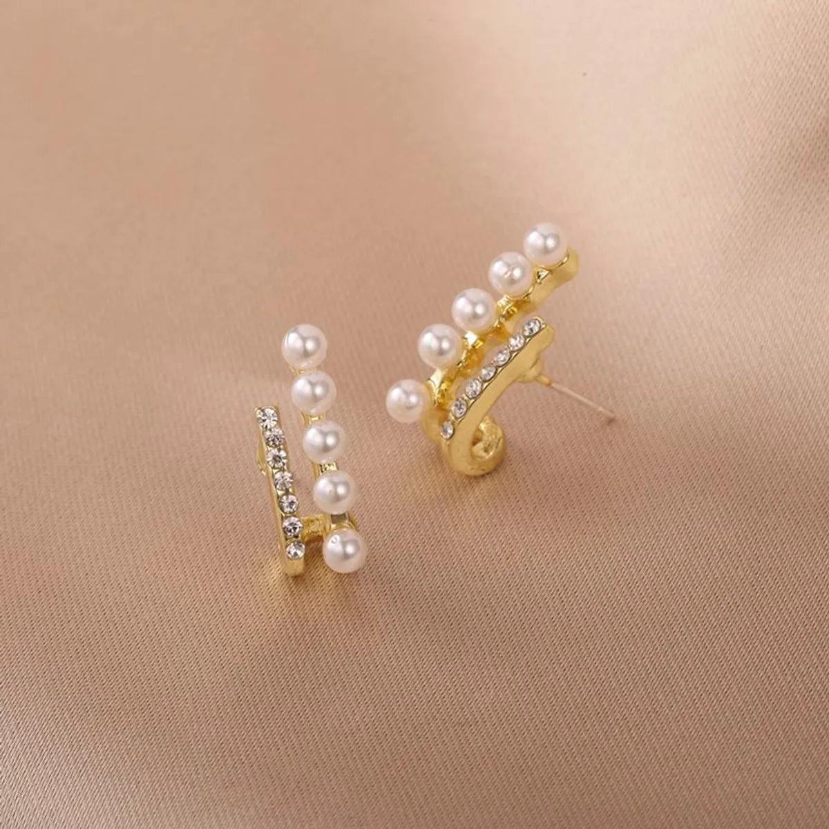 Simple Style Geometric Alloy Layered Artificial Pearls Rhinestones Women's Ear Studs 1 Pair