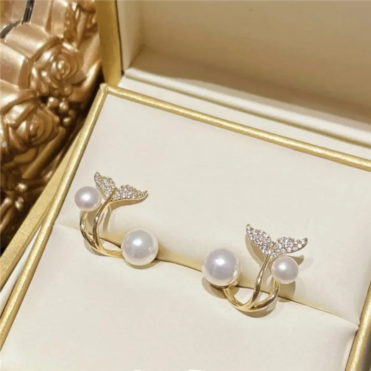 Simple Style Geometric Fish Tail Alloy Pearl Diamond Artificial Gemstones Women's Ear Studs