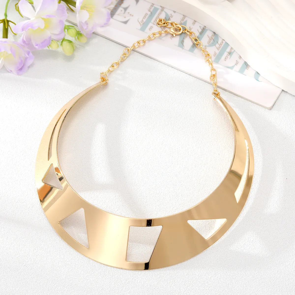 Simple Style Geometric Heart Shape Alloy Hollow Out Women's Choker 1 Piece