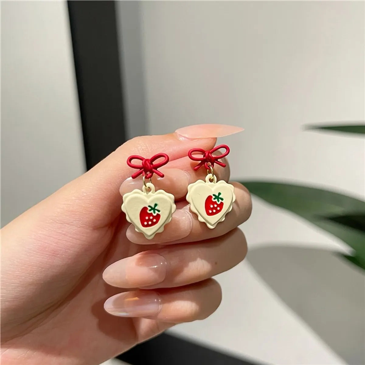 Simple Style Geometric Heart Shape Strawberry Alloy Stoving Varnish Women'S Earrings