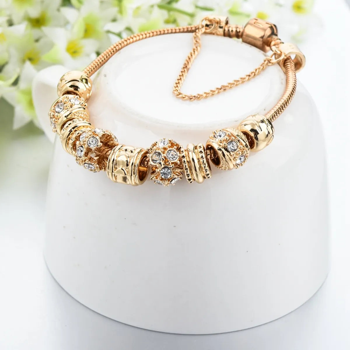 Simple Style Geometric Solid Color Alloy Copper Plating Inlay Rhinestones Gold Plated Women's Bracelets