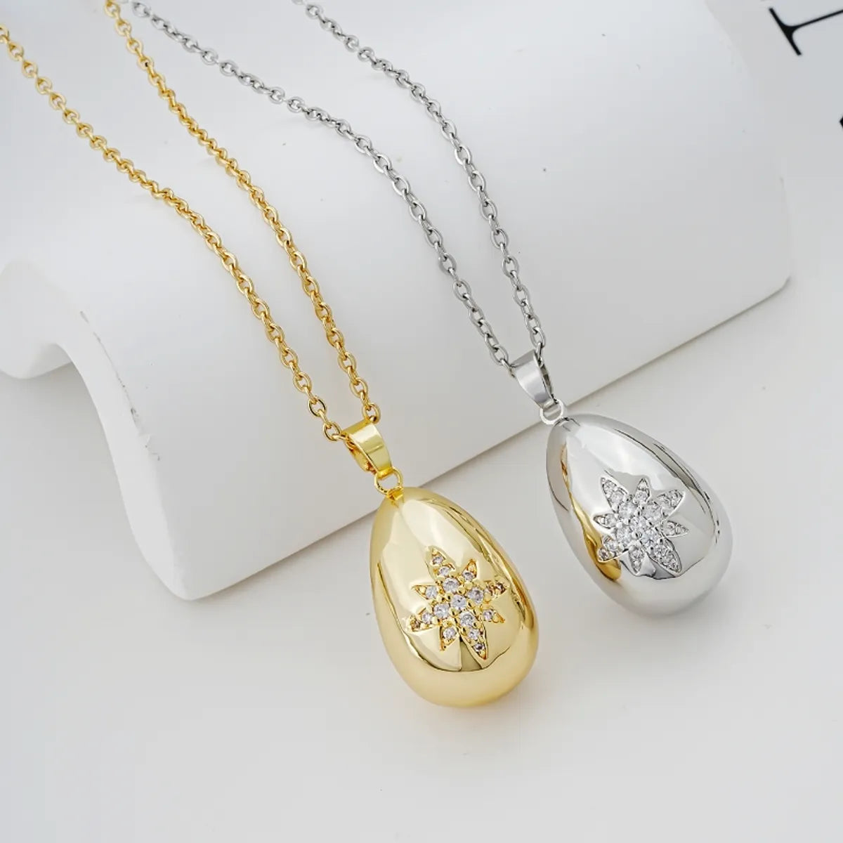 Simple Style Geometric Solid Color Copper Plating Inlay Zircon White Gold Plated Gold Plated Pendant Necklace