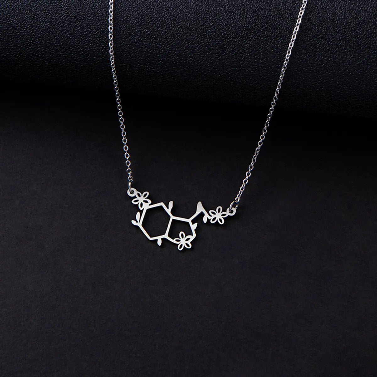 Simple Style Geometric Stainless Steel Hollow Out Necklace 1 Piece