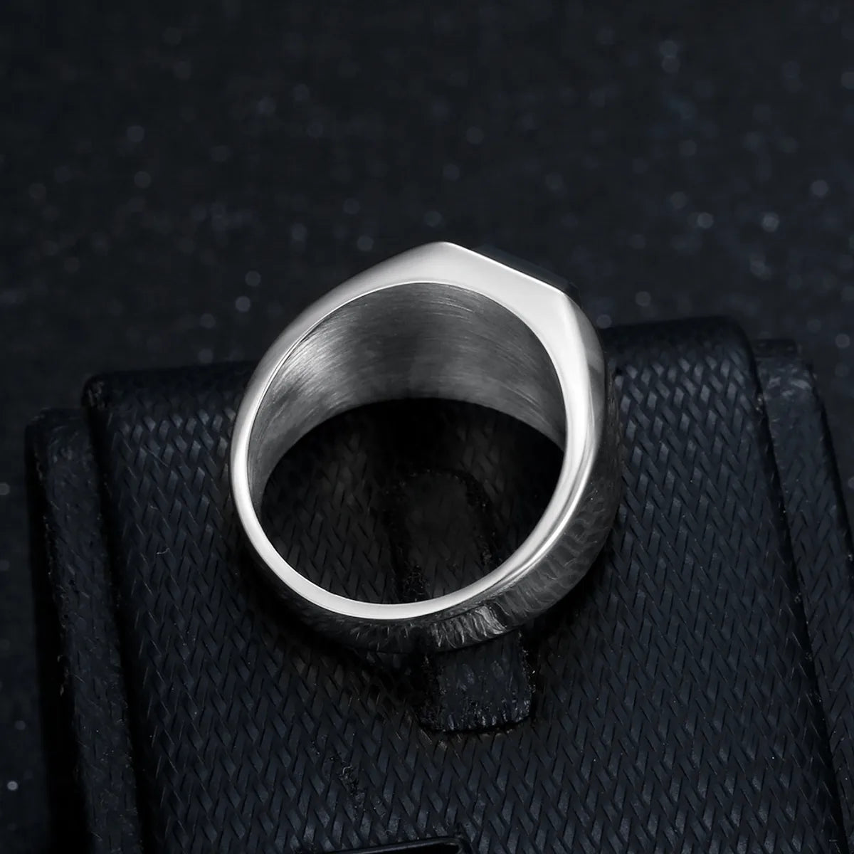 Simple Style Geometric Titanium Steel Plating Inlay Artificial Gemstones Men'S Rings