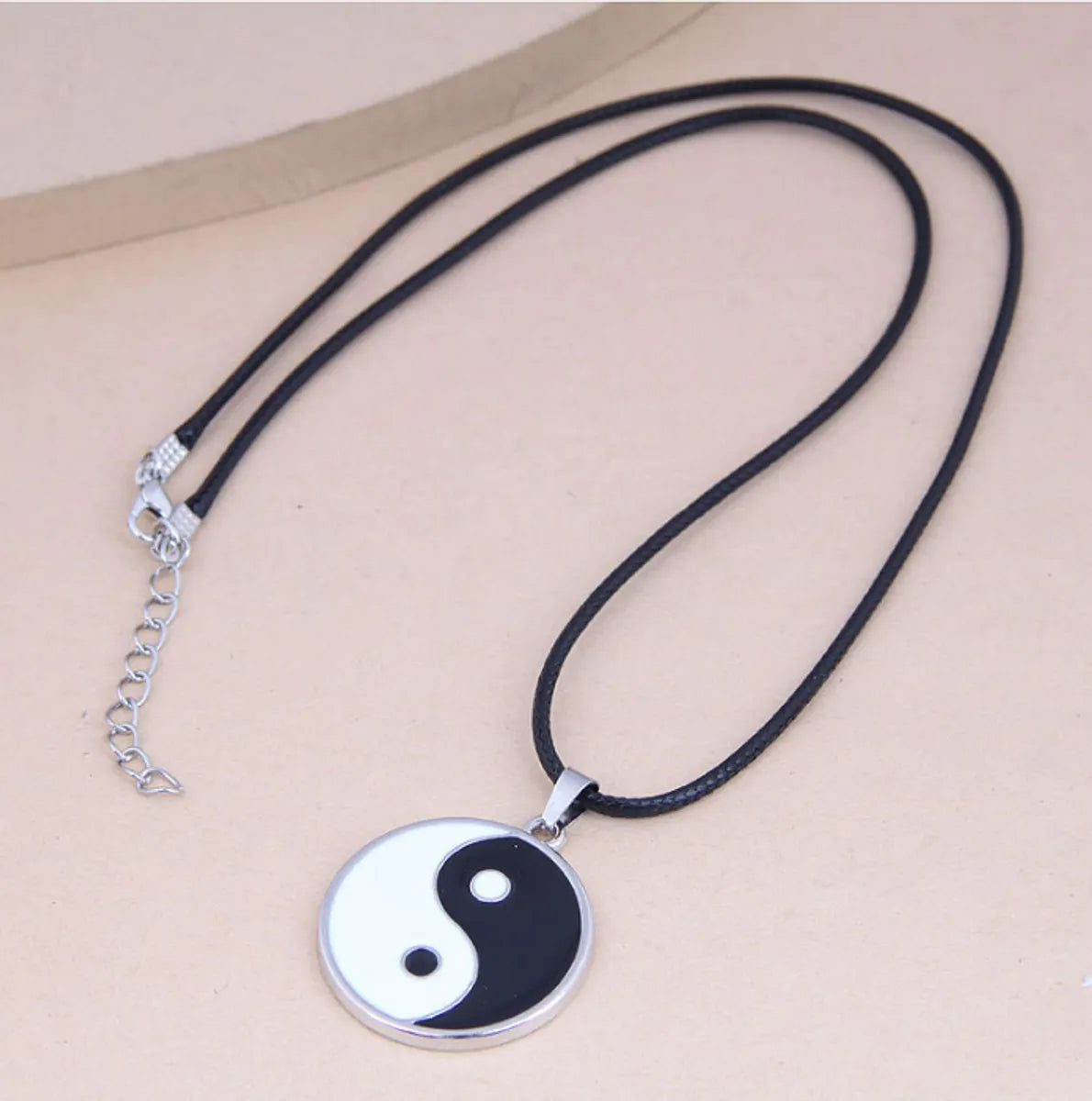 Simple Style Gossip Alloy Enamel Unisex Pendant Necklace 1 Piece