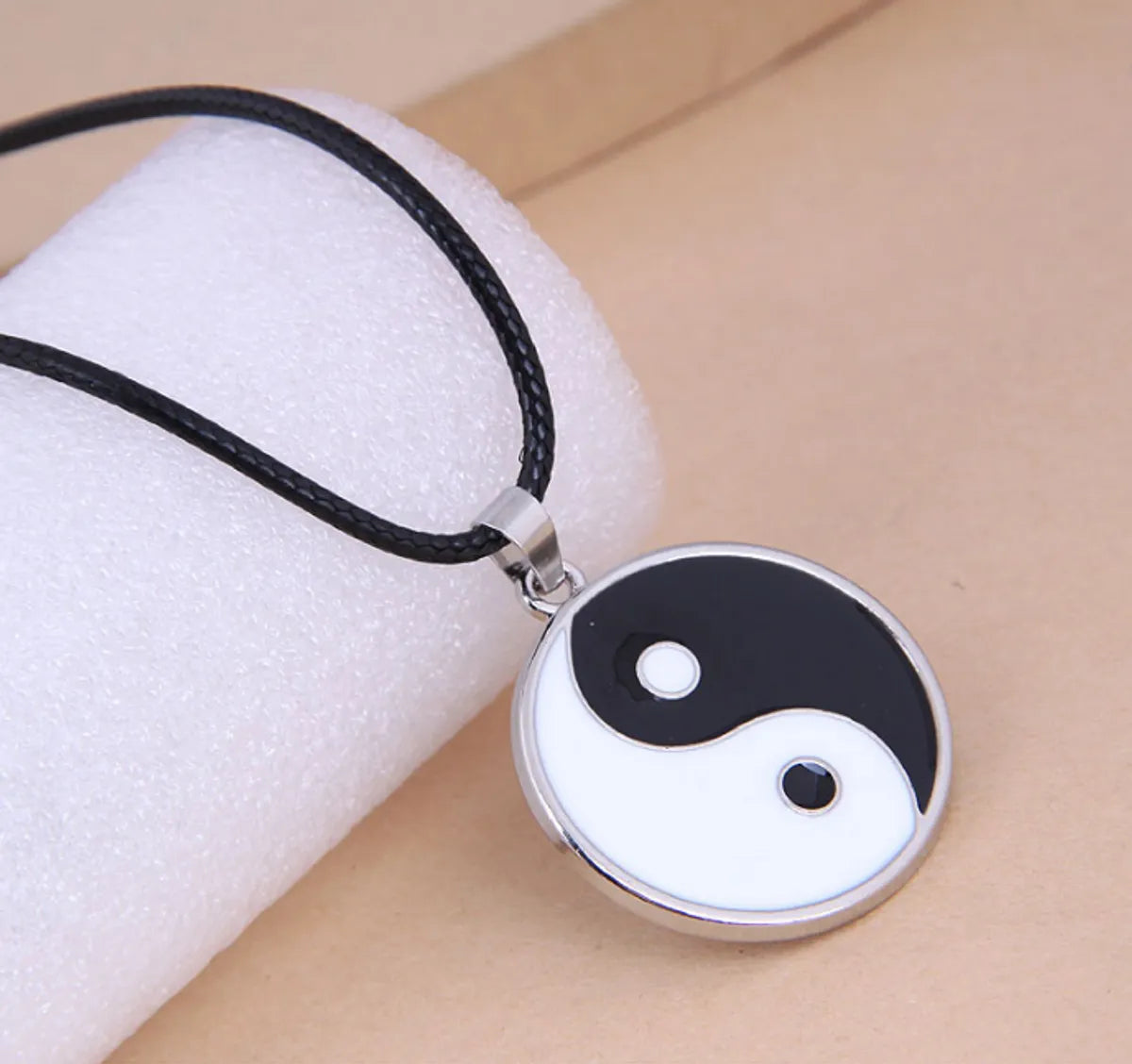 Simple Style Gossip Alloy Enamel Unisex Pendant Necklace 1 Piece