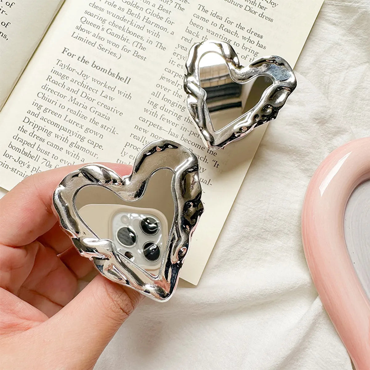 Simple Style Heart Shape Alloy Mobile Phone Holder