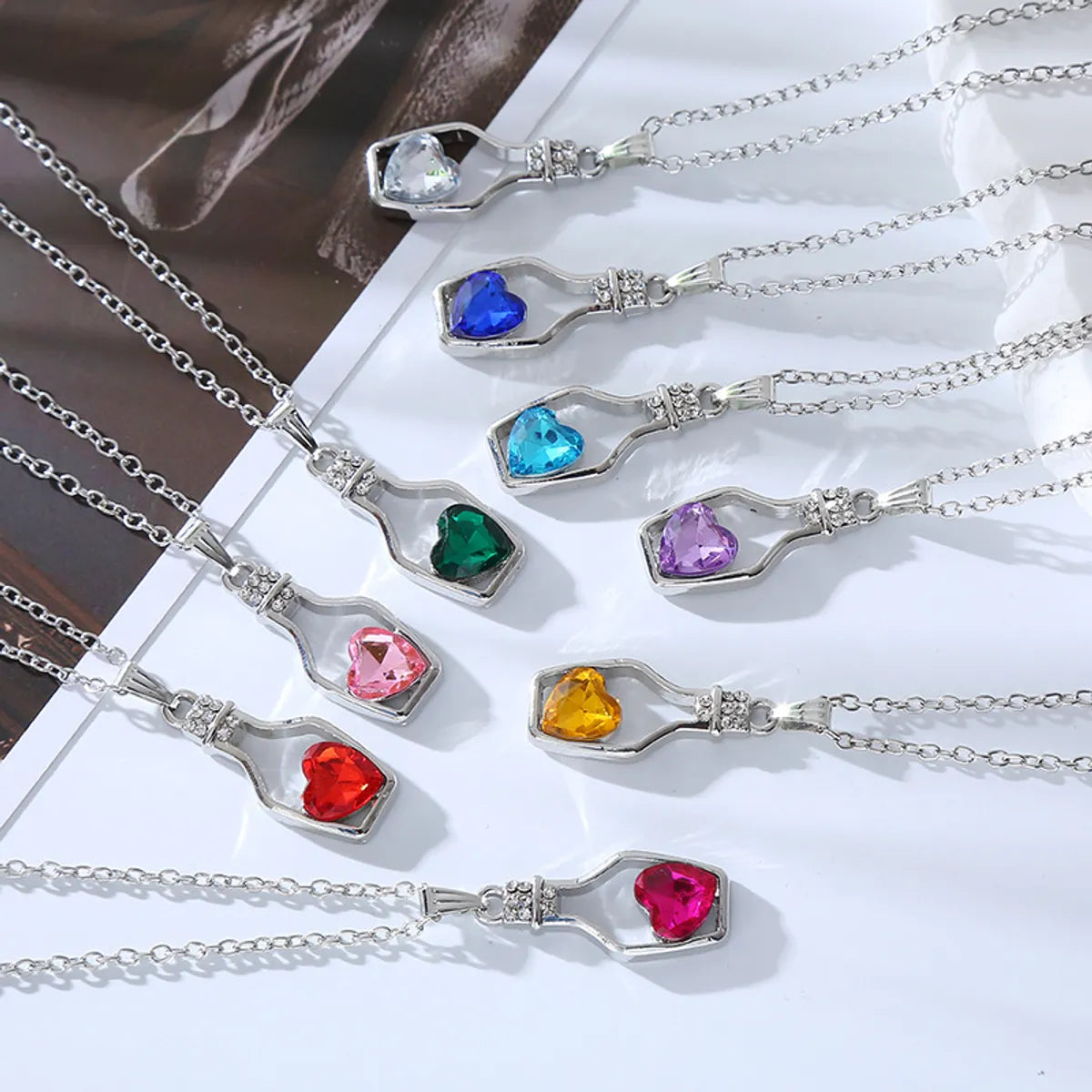 Simple Style Heart Shape Bottle Alloy Plating Inlay Artificial Crystal Women'S Pendant Necklace