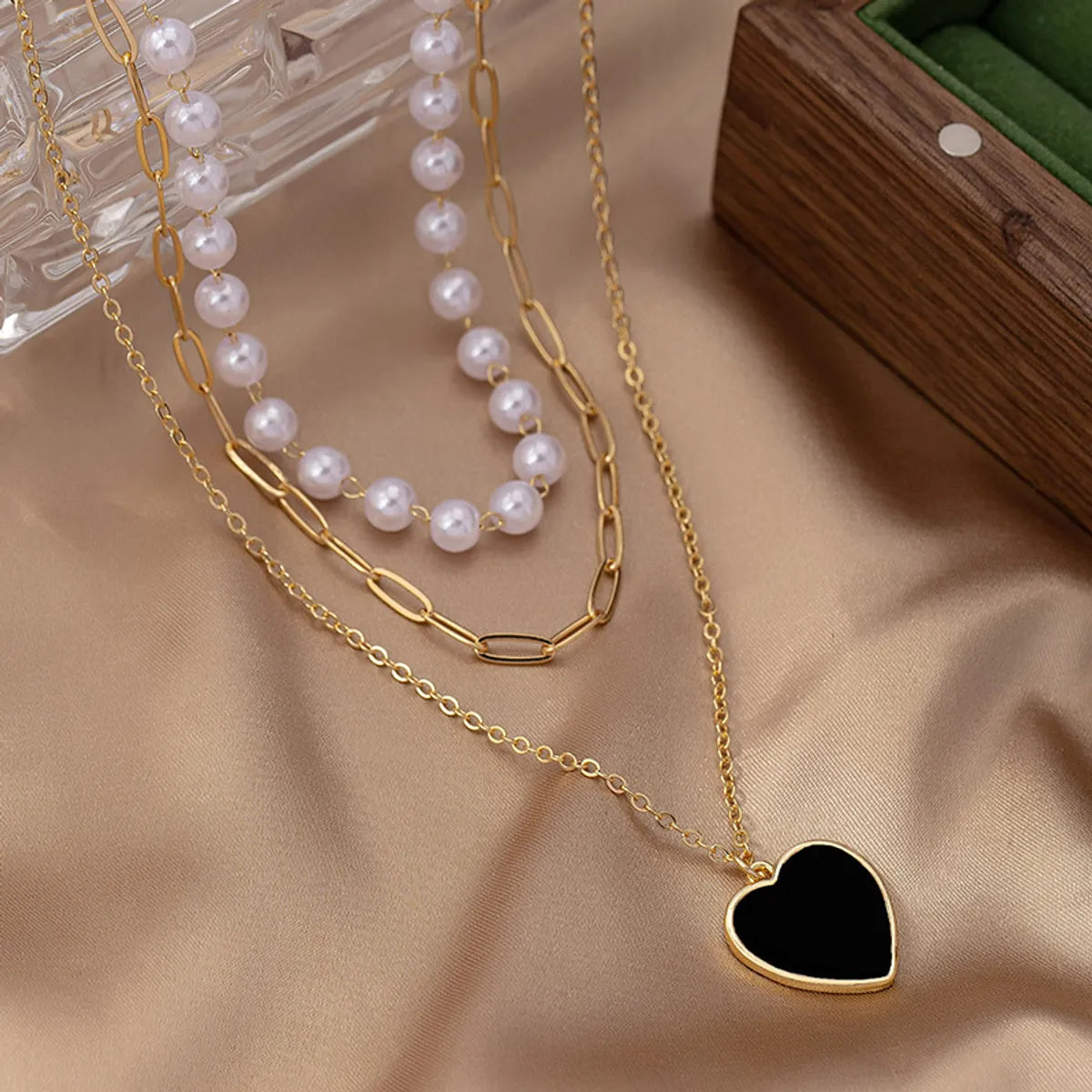 Simple Style Heart Shape Plastic Zinc Alloy Women's Three Layer Necklace