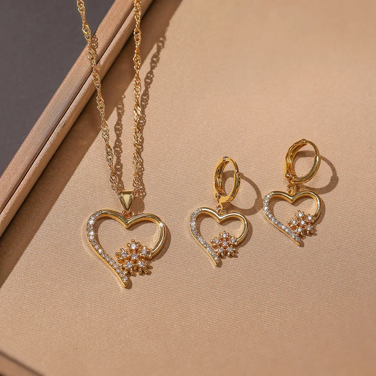 Simple Style Heart Shape Snowflake Copper Plating Inlay Zircon 18k Gold Plated Earrings Necklace Jewelry Set