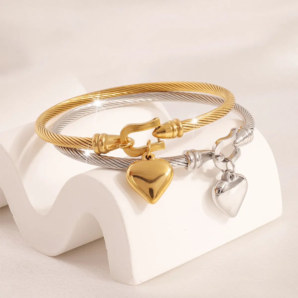 Simple Style Heart Shape Stainless Steel Bangle