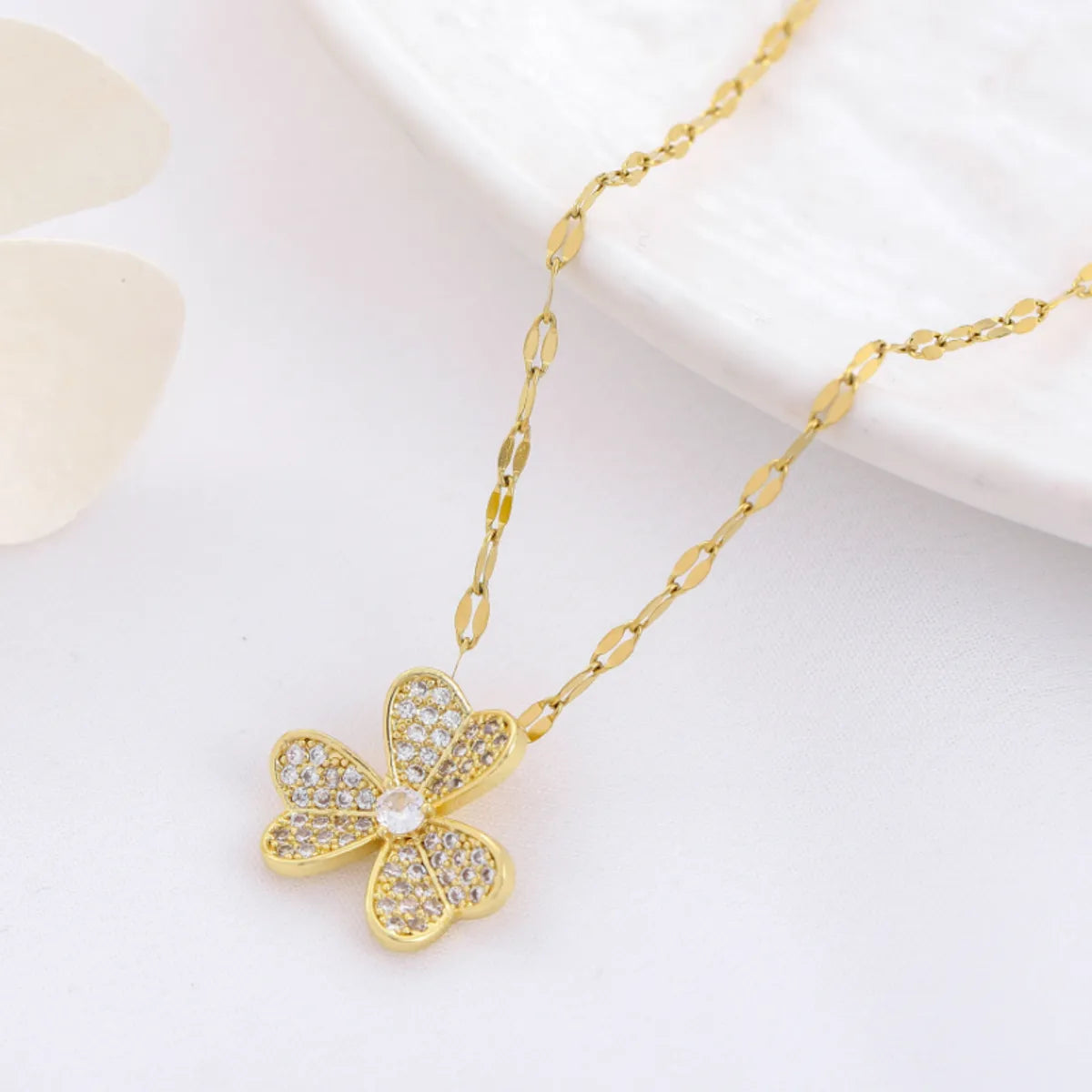 Simple Style Heart Shape Stainless Steel Copper Zircon Pendant Necklace In Bulk