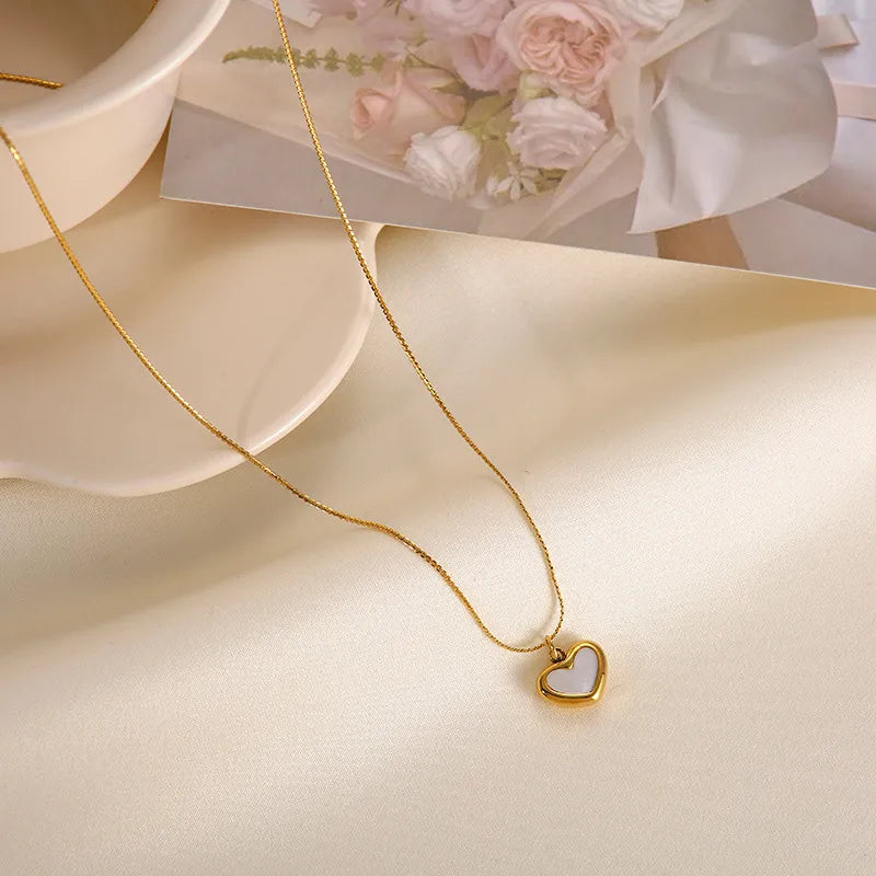 304 Stainless Steel 18K Gold Plated Simple Style Plating Heart Shape Acrylic Pendant Necklace