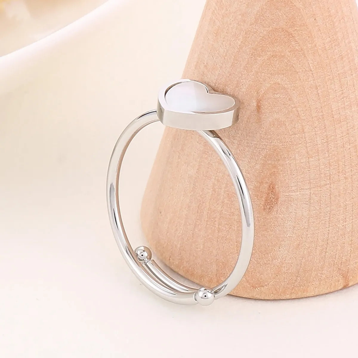 Simple Style Heart Shape Titanium Steel Plating Inlay Shell 18k Gold Plated Rings