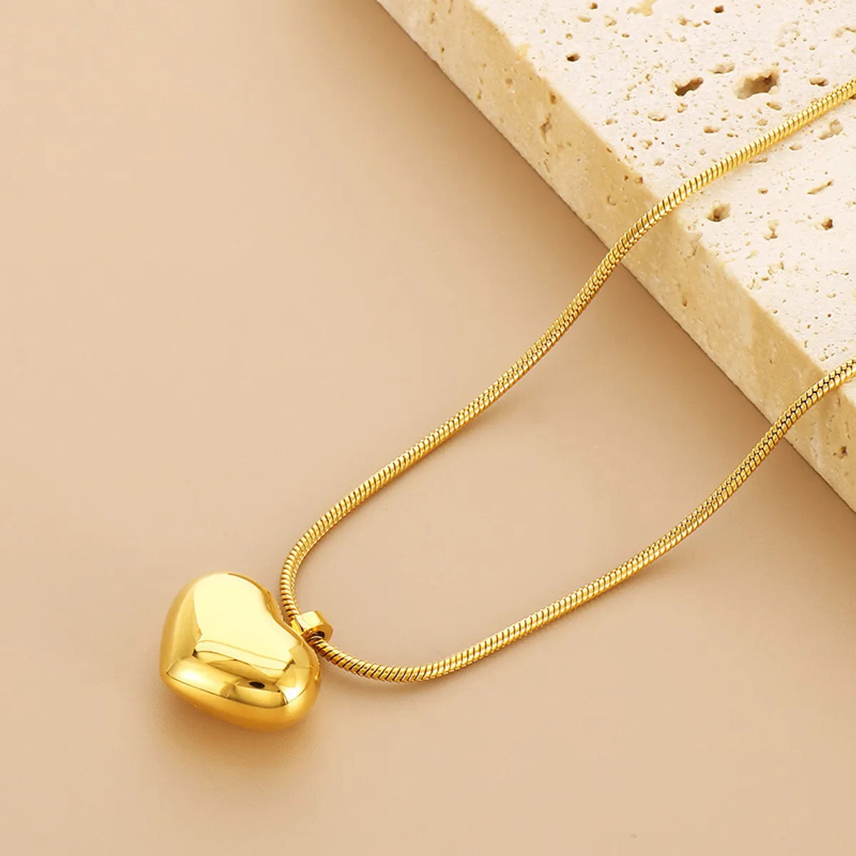 Wholesale Jewelry Simple Style Heart Shape Titanium Steel 18K Gold Plated Plating Pendant Necklace