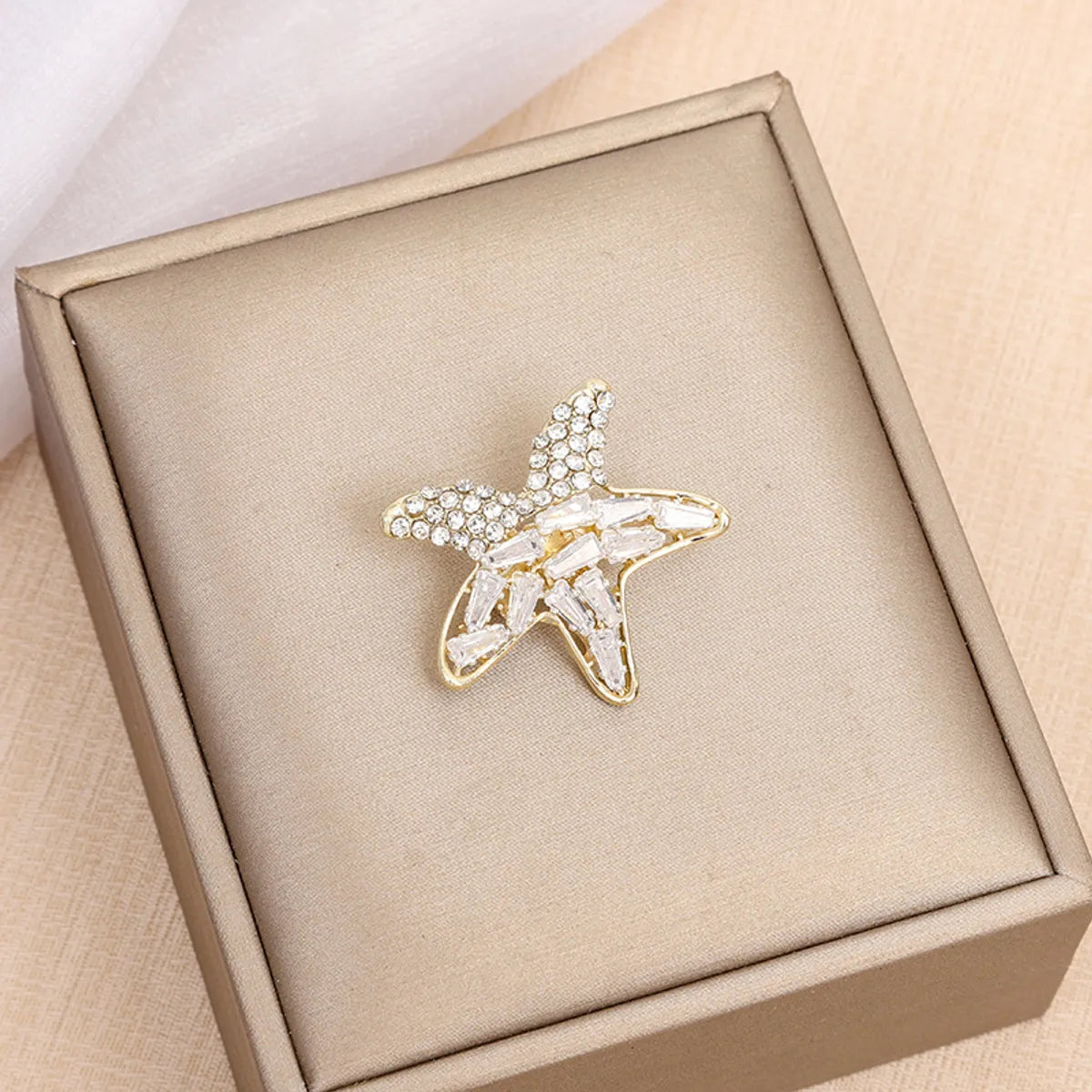 Simple Style Insect Flower Bow Knot Alloy Inlay Zircon Women'S Brooches