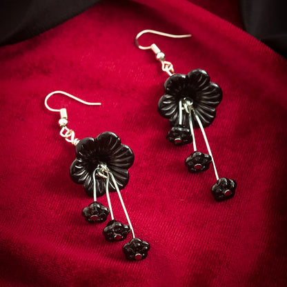 Simple Style Irregular Tassel Flower Irregular Tassel Alloy Plastic Drop Earrings