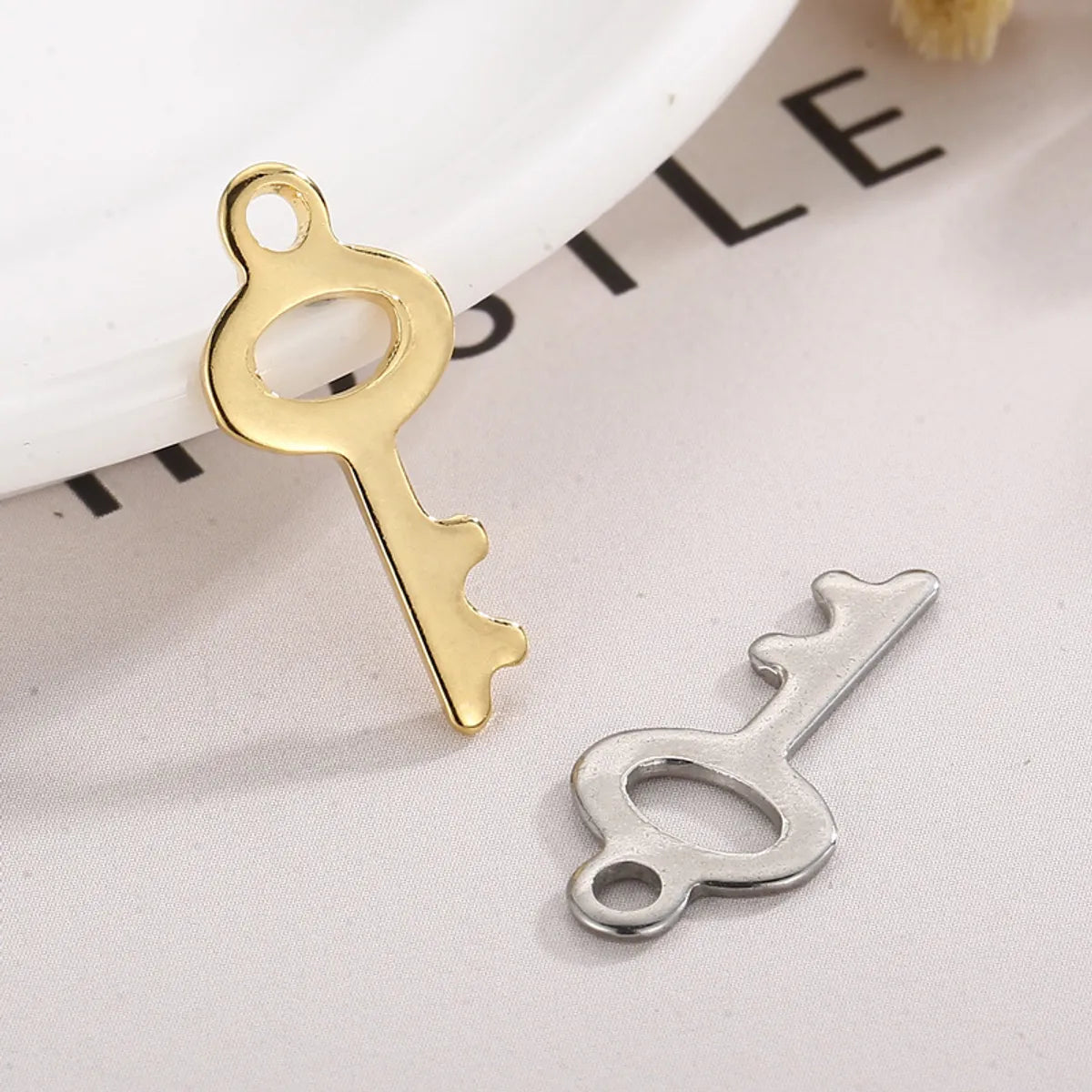 1 Piece Stainless Steel 18K Gold Plated Key