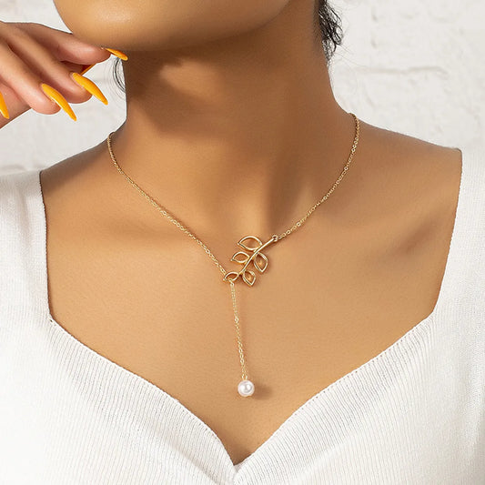 Simple Style Leaf Alloy Plating Gold Plated Women's Pendant Necklace