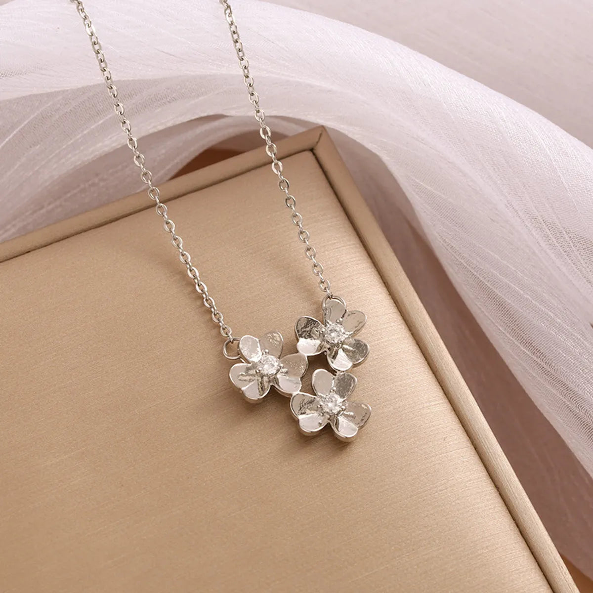 Simple Style Leaf Stainless Steel Inlay Rhinestones Pendant Necklace