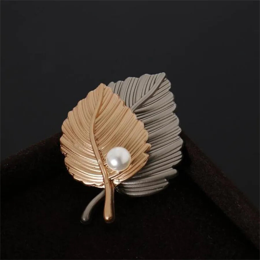 Simple Style Leaves Alloy Inlay Pearl Women'S Brooches 1 Piece