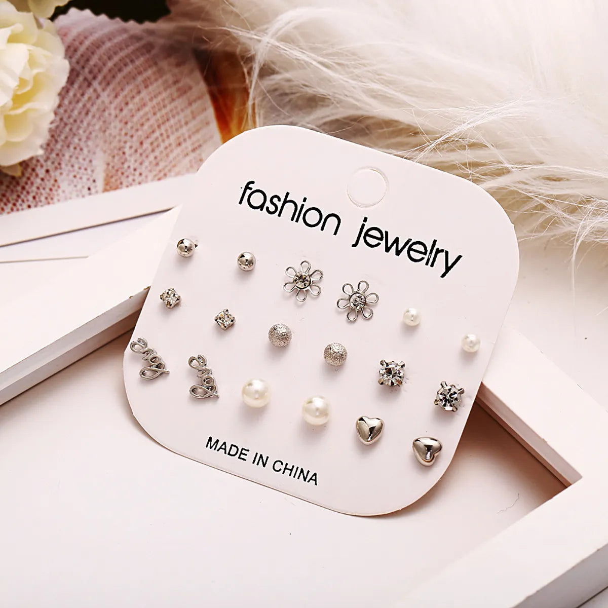 Simple Style Letter Imitation Pearl Alloy Plating Rhinestone Ear Studs 1 Set