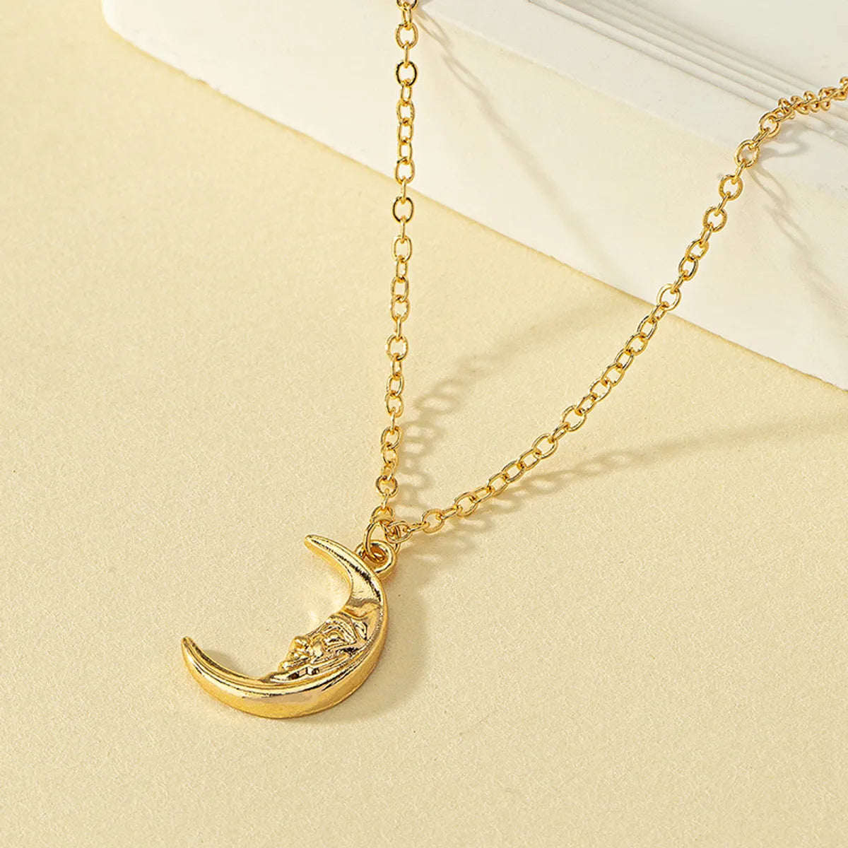 Simple Style Moon Alloy Plating Women'S Pendant Necklace