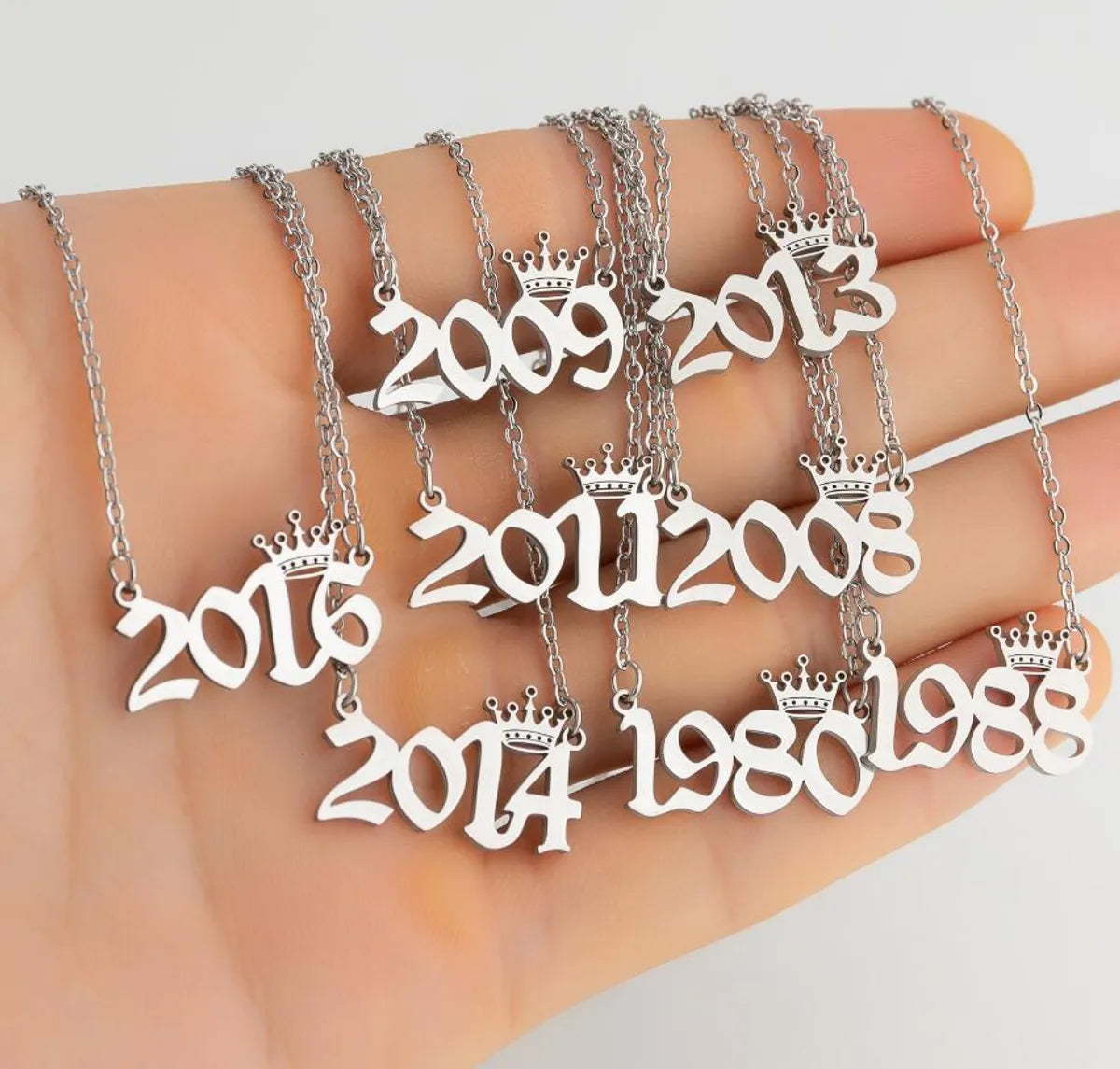 Simple Style Number Crown Titanium Steel Hollow Out Necklace 1 Piece