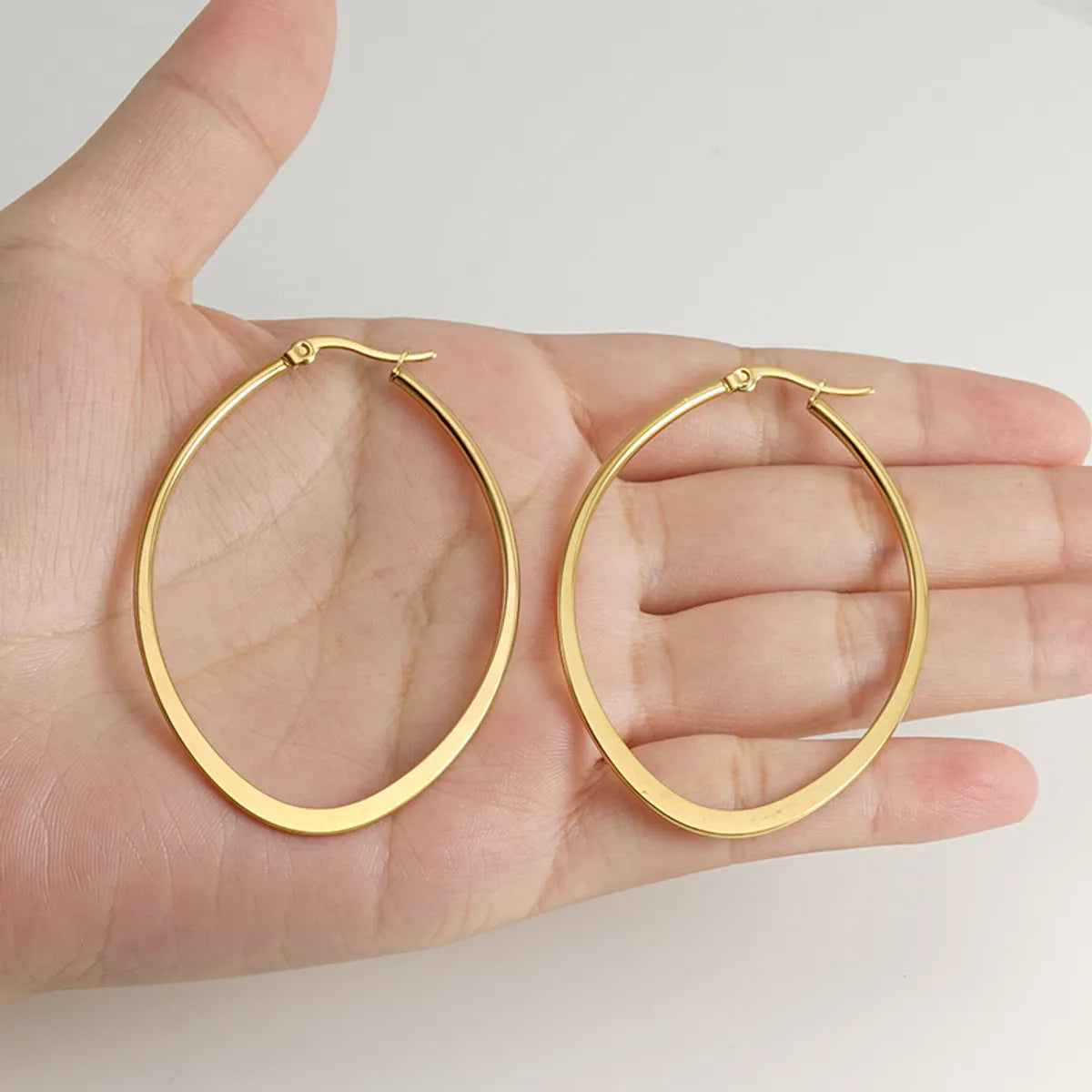 Simple Style Oval Titanium Steel Plating Earrings 1 Pair