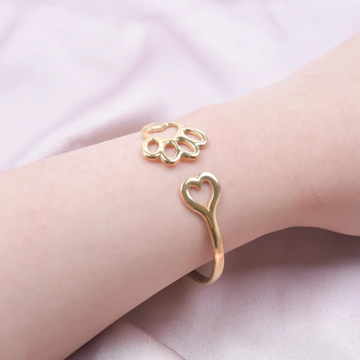 Simple Style Paw Print Heart Shape 304 Stainless Steel 18K Gold Plated Bangle In Bulk